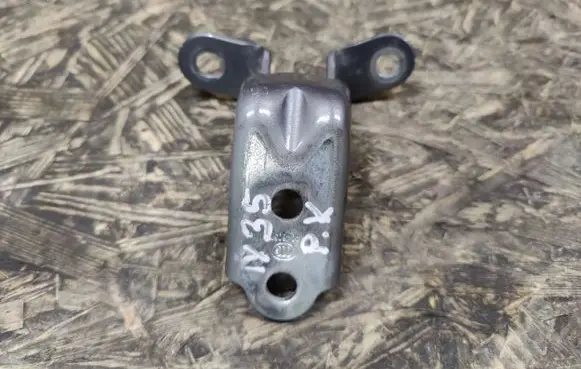 Hyundai ix35 Front door upper hinge 