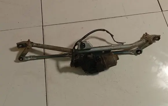 Skoda Superb B5 (3U) Front wiper linkage and motor 