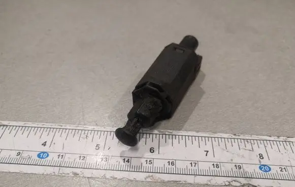 Volkswagen PASSAT B4 Brake pedal sensor switch 191945515B