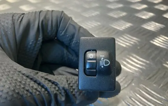 Toyota Avensis T270 Headlight level height control switch