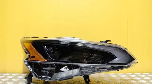 Nissan Altima Headlight/headlamp 10000-8D042 2484