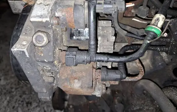 Renault Trafic II (X83) Fuel injection high pressure pump 0445010075