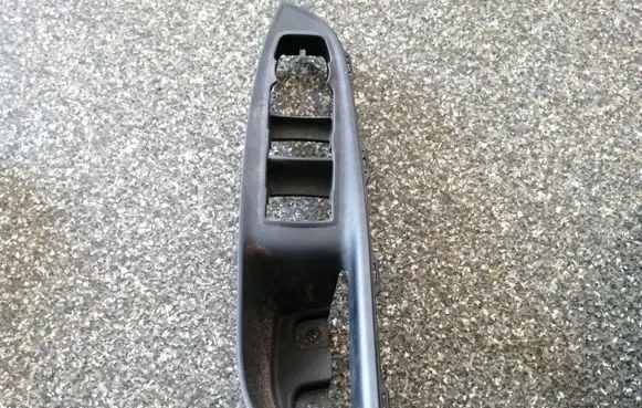 Chevrolet Volt II Front door window switch trim 