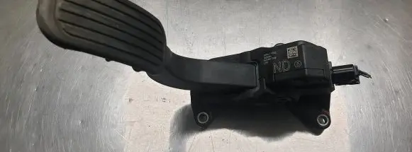 Toyota C-HR I Accelerator throttle pedal 78110F4020