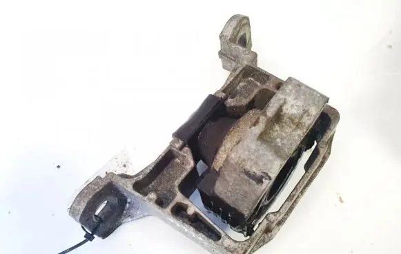 Ford Focus Engine mount bracket a380