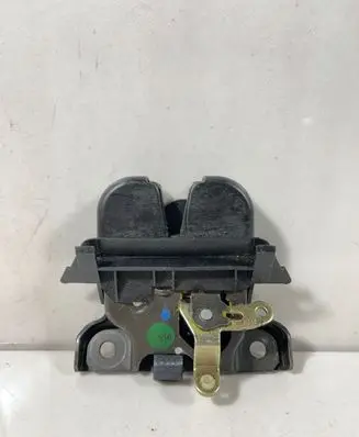 Audi A3 S3 8L Tailgate/trunk/boot lock/catch/latch 8D9827520A