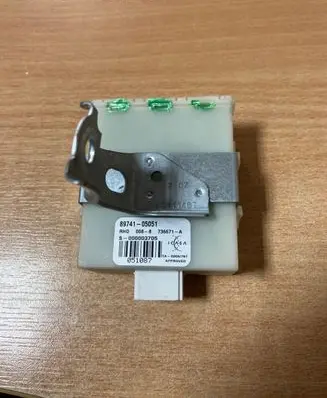 Toyota Avensis T250 Door control unit/module 8974105051 73111487 736671A