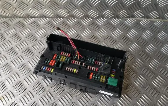 BMW 5 F10 F11 Fuse module 9252815 925281503