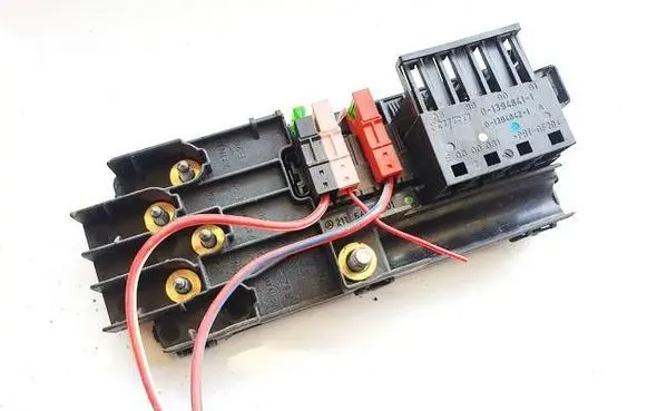 Mercedes-Benz E W211 Fuse box set 2115452301 0-1394841-1