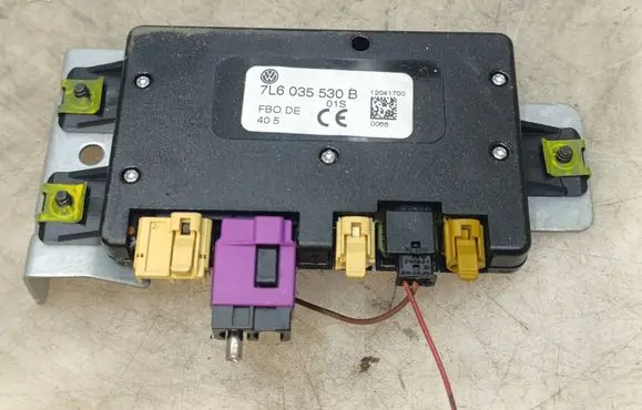 Volkswagen Touareg I Aerial antenna amplifier 7L6035530B 12041700