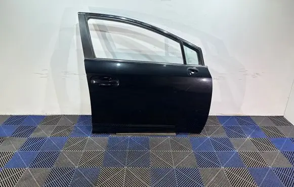 Toyota Avensis T270 Front door 