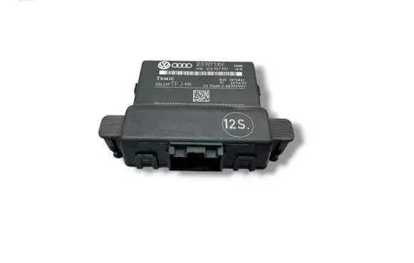 Volkswagen PASSAT B6 Gateway control module 3C0907530E K686