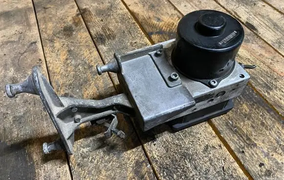 Mercedes-Benz C W203 ABS Pump A2095451732 2095451732