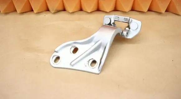 Mercedes-Benz ML W164 Tailgate/trunk/boot hinge 1647400237 A1647400237