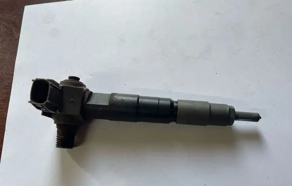 Subaru Legacy Fuel injector 16613