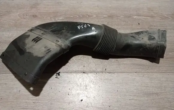 Volvo V70 Air intake duct part 8638624 6766
