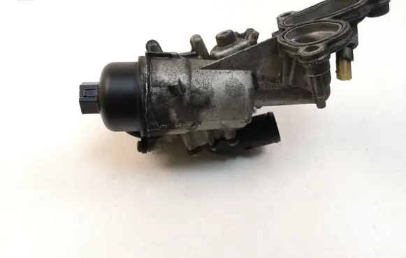 Oil filter mounting bracket