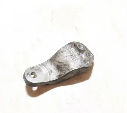 Hyundai i30 Engine mounting bracket