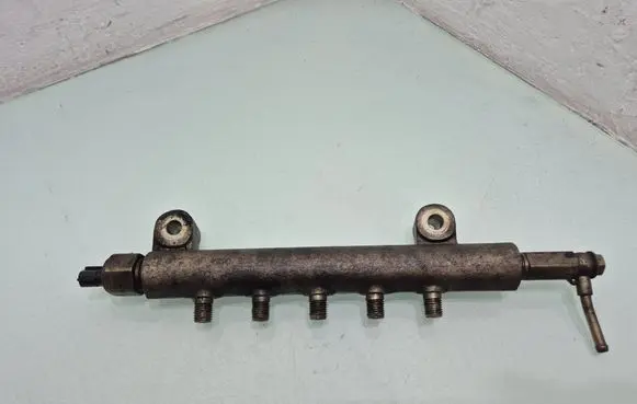 Nissan X-Trail T30 Fuel main line pipe 