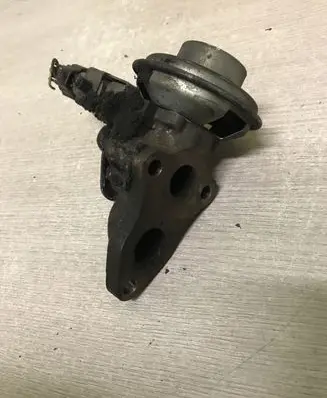 Toyota Avensis T220 EGR valve 2562027060