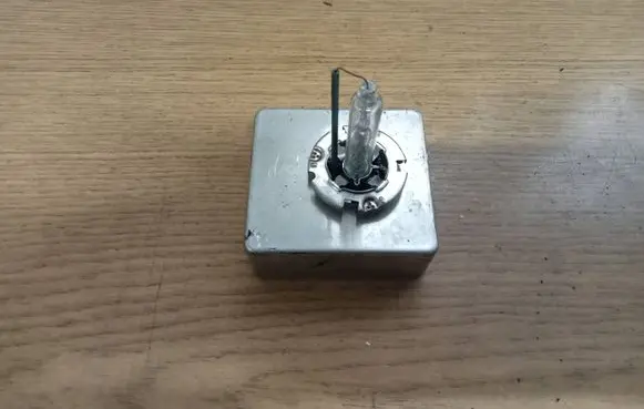 Volkswagen PASSAT B6 Xenon bulb 9285457171