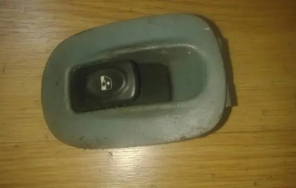 Renault Megane I Electric window control switch