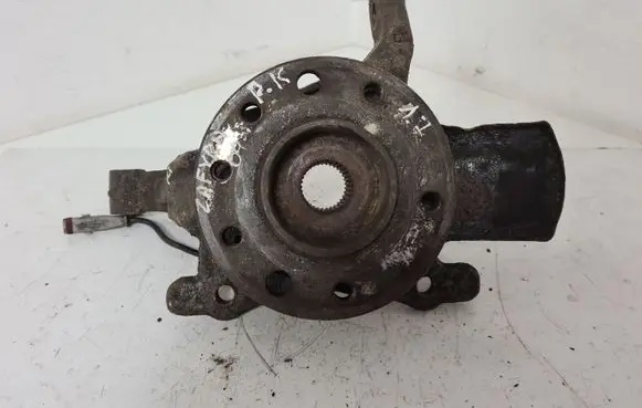 Opel Zafira B Front wheel hub spindle knuckle