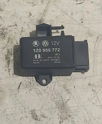 Volkswagen PASSAT B6 Other control units/modules 1Z0959772