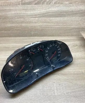 Volkswagen PASSAT B5 Speedometer (instrument cluster) 3B1919860C