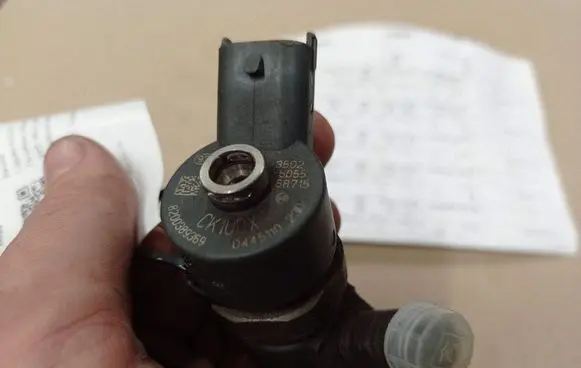 Renault Laguna II Fuel injector 8200389369 0445110230