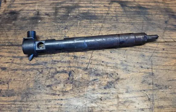Fuel injector