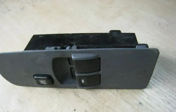 Mitsubishi Colt Electric window control switch 8608A076