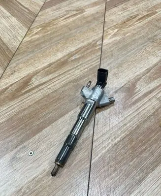 Nissan Navara D23 Fuel injector HMLGT5690R