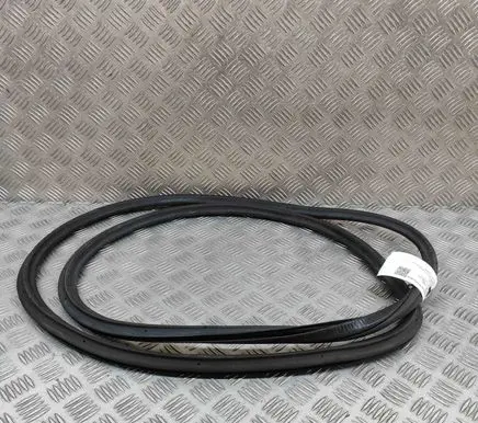 Audi A8 S8 D4 4H Rubber seal front door (on door) 4H0831721F