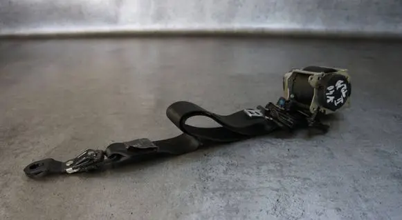 Volvo V40 Front seatbelt 31418479