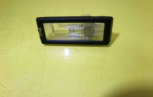 Renault Scenic II - Grand scenic II Number plate light 8200013577