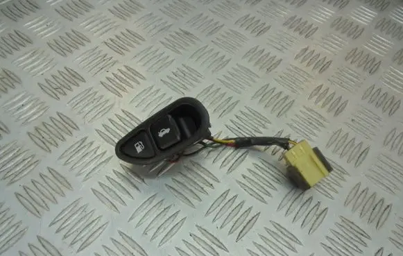 Hyundai Sonata Tailgate opening switch 