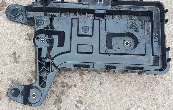 Skoda Yeti (5L) Battery tray 1K0915333