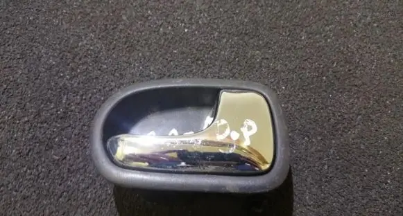 Mazda 626 Rear door interior handle dh22i