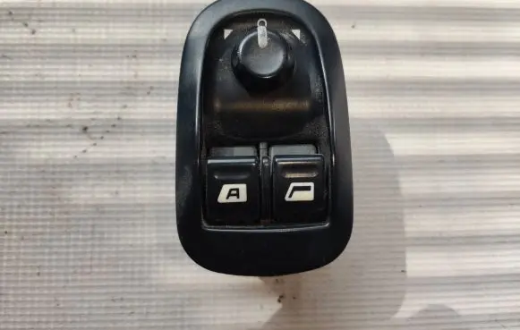 Peugeot 206 Wing mirror switch 11914