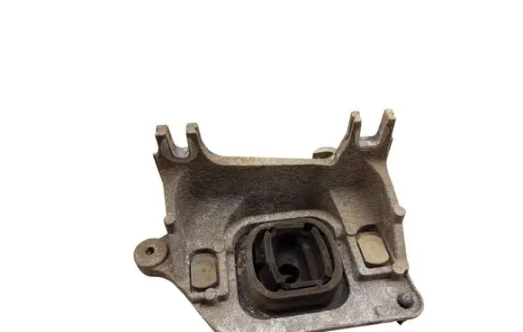 Opel Vivaro Gearbox mounting bracket 112228161R