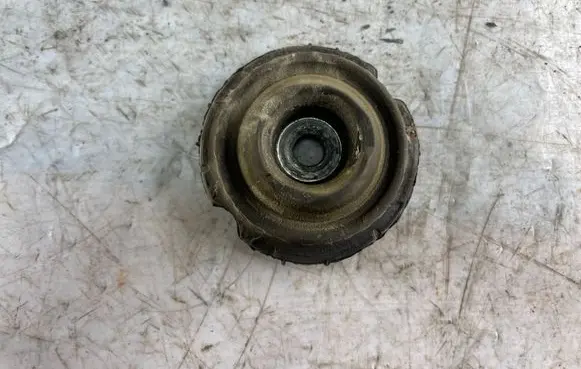 Volkswagen PASSAT B5 Coil spring mount 4d0412377f