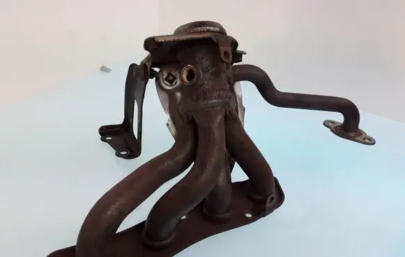 Lexus CT 200H Exhaust manifold