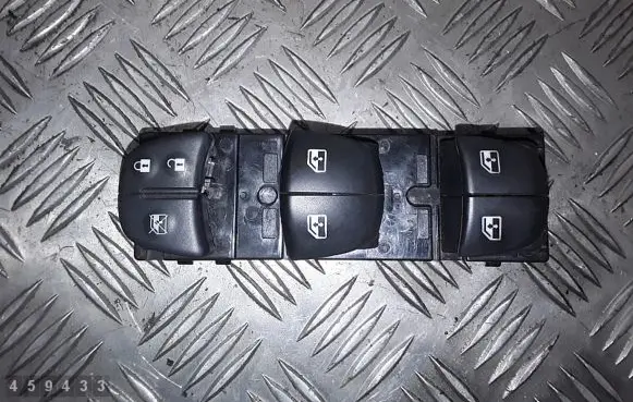 Nissan Qashqai Electric window control switch
