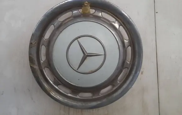 Mercedes-Benz 250 280 W108 R14 wheel hub/cap/trim A2.4