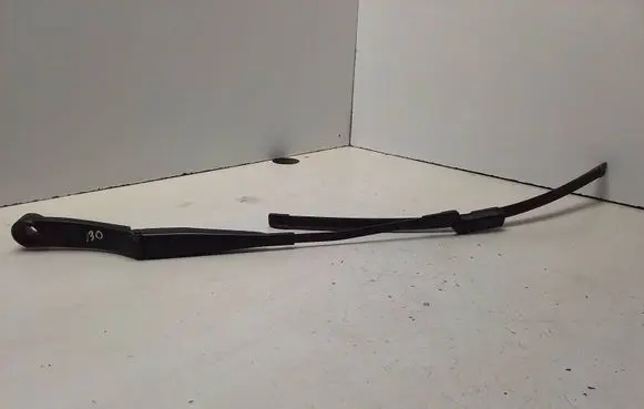Hyundai i30 Front wiper blade arm F00S51F102