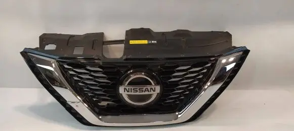 Engine bonnet/hood lock trim molding