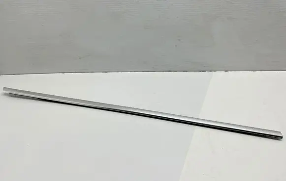 Audi Q3 F3 Front door glass trim molding 83A837475 83A8374763Q7