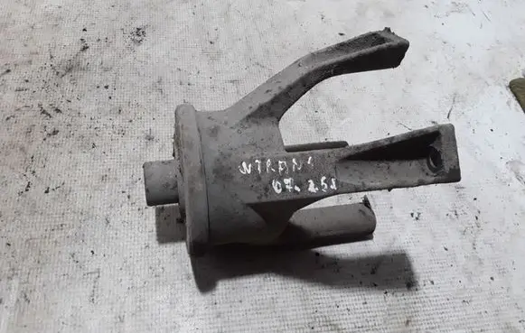 Volkswagen Transporter - Caravelle T5 Engine mount bracket 7H0199849BB