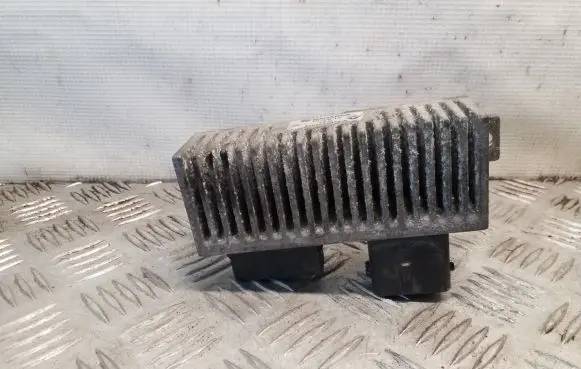 Opel Movano B Glow plug pre-heat relay 8200558438A